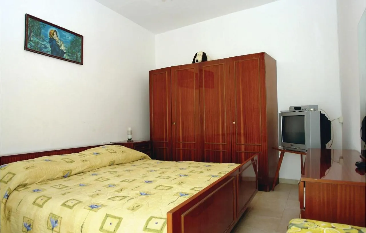 Awesome Home In Pula With Kitchen Vakantiehuis