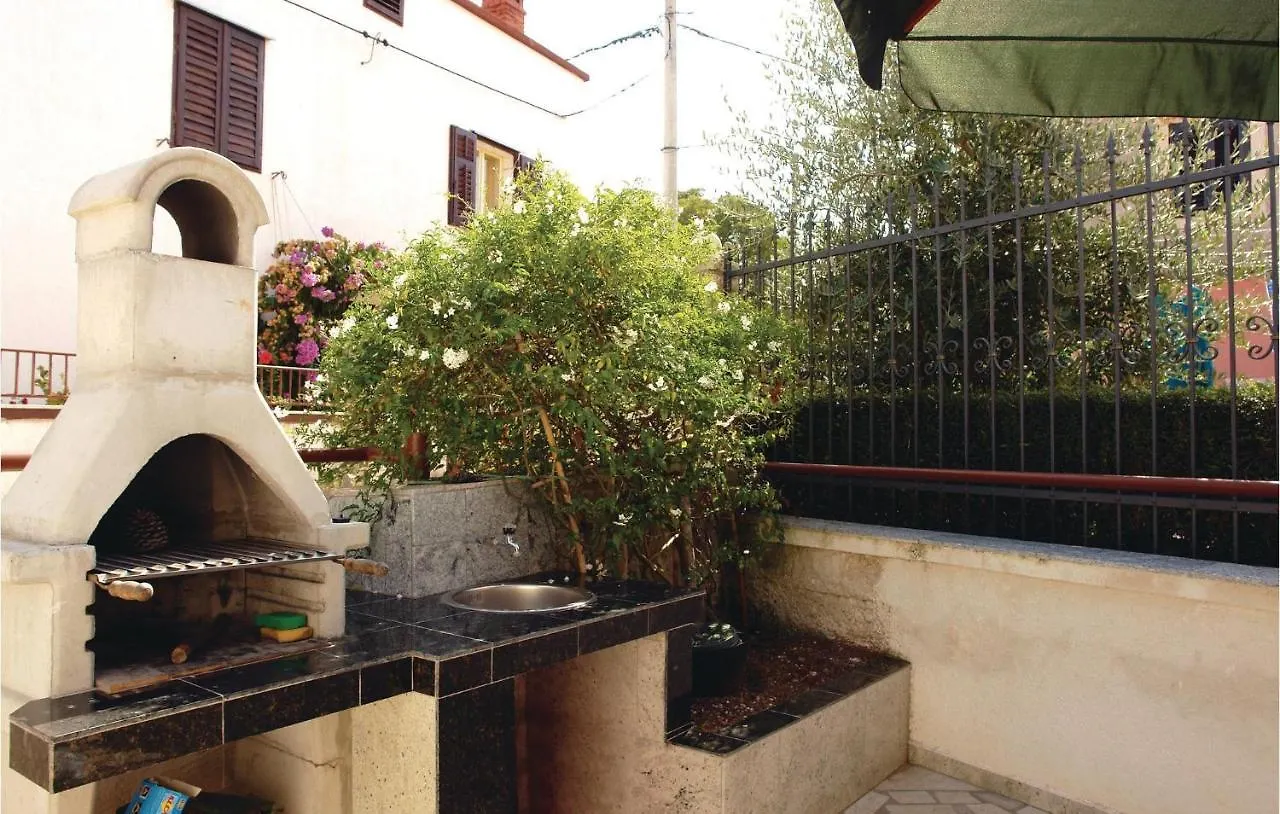 Awesome Home In Pula With Kitchen Kroatië