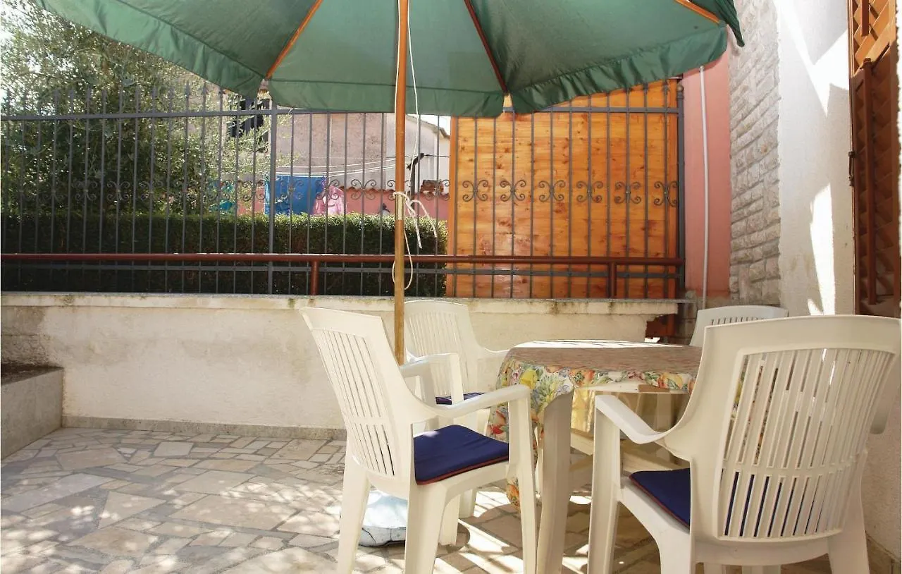 Awesome Home In Pula With Kitchen