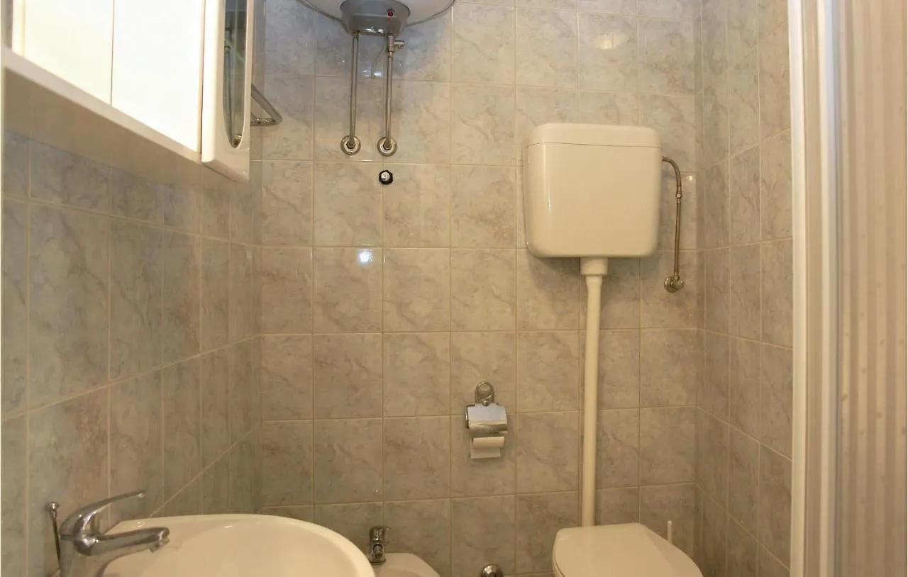 Vakantiehuis Awesome Home In Pula With Kitchen
